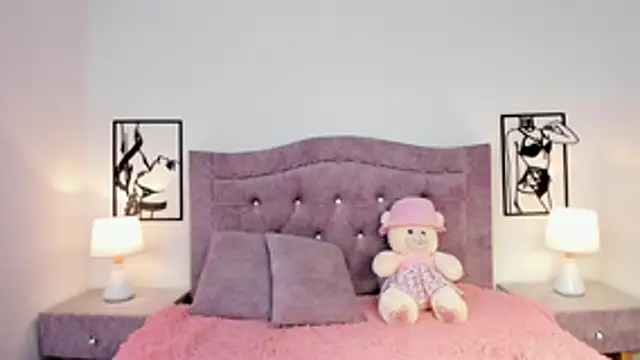 LunaSmitt online show from 12.21.25