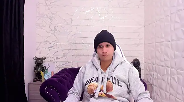 Snapshot of Im_Milan_Rs chatting on 02.12.25 Im Milan Rs online show from 02.12.25