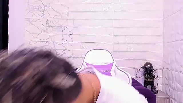 Snapshot of Im_Milan_Rs chatting on 02.20.25 Im Milan Rs online show from 02.20.25