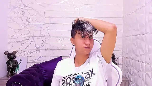 Snapshot of Im_Milan_Rs chatting on 02.20.25 Im Milan Rs online show from 02.20.25