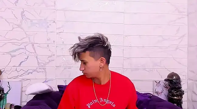 Snapshot of Im_Milan_Rs chatting on 02.20.25 Im Milan Rs online show from 02.20.25