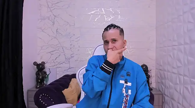 Snapshot of Im_Milan_Rs chatting on 02.22.25 Im Milan Rs online show from 02.22.25