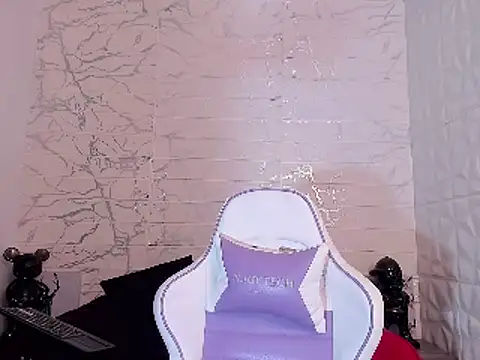 Snapshot of Im_Milan_Rs chatting on 03.08.25 Im Milan Rs online show from 03.08.25