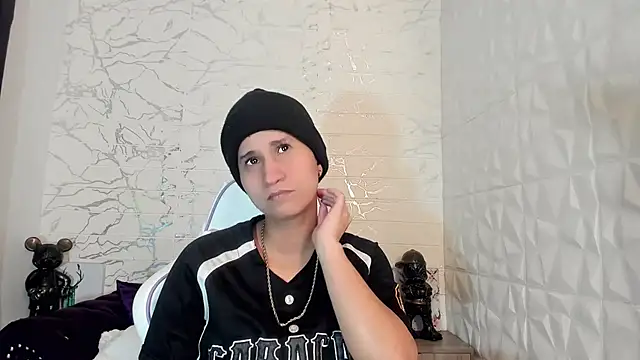 Snapshot of Im_Milan_Rs chatting on 03.10.25 Im Milan Rs online show from 03.10.25