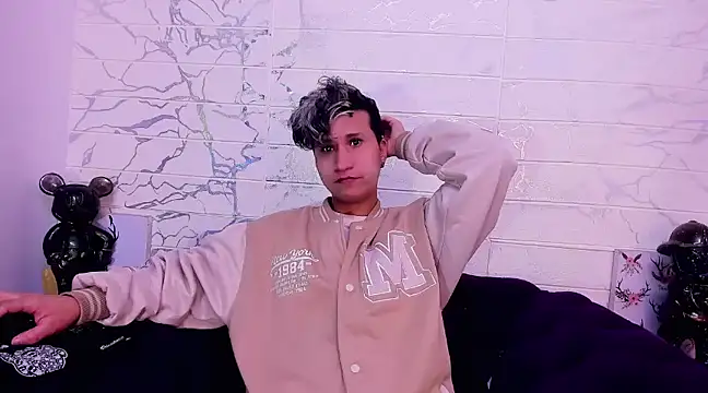 Snapshot of Im_Milan_Rs chatting on 03.20.25 Im Milan Rs online show from 03.20.25