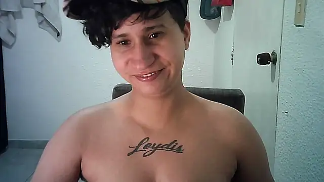 Snapshot of Im_Milan_Rs chatting on 11.16.25 Im Milan Rs online show from 11.16.25