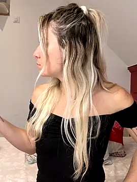 carlaaa online show from 10.12.25