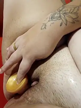 Snapshot of carola_hotwife chatting on 02.21.25 carola hotwife online show from 02.21.25