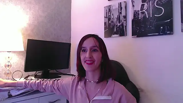 Snapshot of Ambar_Roux_ chatting on 01.12.25 Ambar Roux online show from 01.12.25