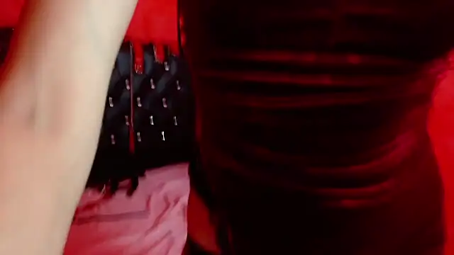 Snapshot of Ambar_Roux_ chatting on 02.05.25 Ambar Roux online show from 02.05.25