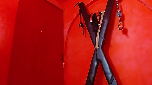 Snapshot of Ambar_Roux_ chatting on 03.12.25 Ambar Roux online show from 03.12.25