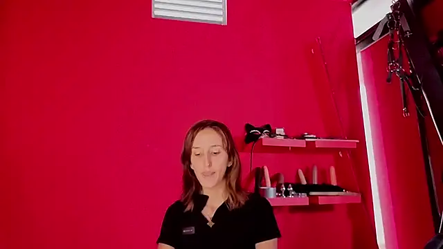 Snapshot of Ambar_Roux_ chatting on 09.10.25 Ambar Roux online show from 09.10.25