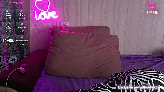 KellyCrystall online show from 09.22.25