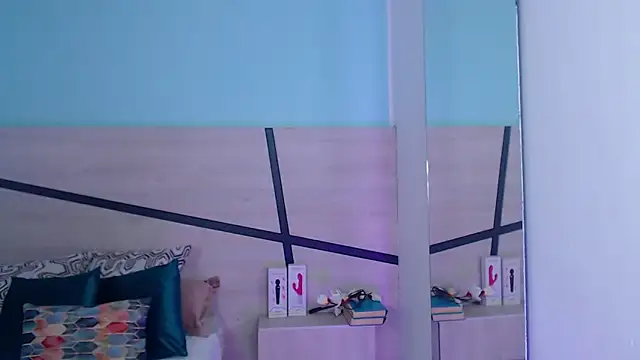 Snapshot of violeta_leon chatting on 01.05.25 violeta leon online show from 01.05.25