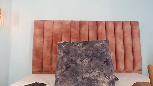 Snapshot of violeta_leon chatting on 02.20.26 violeta leon online show from 02.20.26