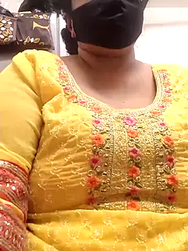 Snapshot of zeepe19 chatting on 12.19.25 zeepe19 online show from 12.19.25