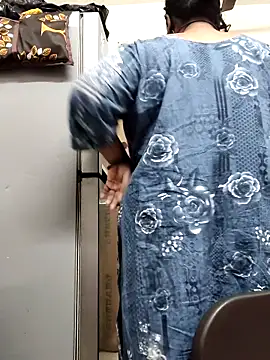 Snapshot of zeepe19 chatting on 12.21.25 zeepe19 online show from 12.21.25