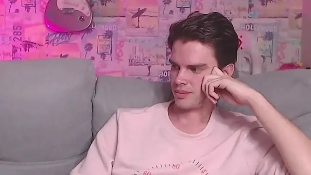 Snapshot of Mike_Burn chatting on 02.14.25 Mike Burn online show from 02.14.25