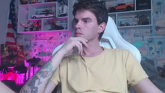 Snapshot of Mike_Burn chatting on 03.05.25 Mike Burn online show from 03.05.25