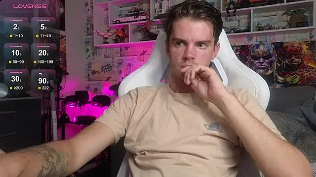 Snapshot of Mike_Burn chatting on 10.06.25 Mike Burn online show from 10.06.25