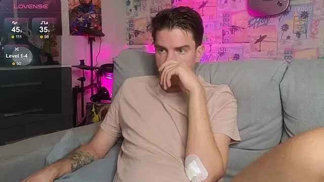 Snapshot of Mike_Burn chatting on 10.26.25 Mike Burn online show from 10.26.25