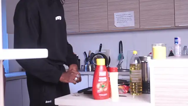 MacTroy online show from 10.07.25