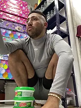 Snapshot of JuanZapata33 chatting on 12.27.24 JuanZapata33 online show from 12.27.24