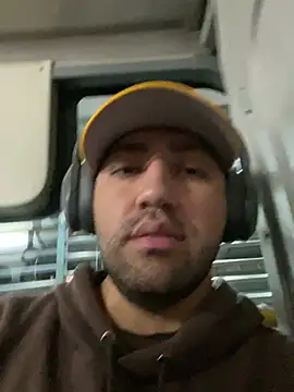 Snapshot of JuanZapata33 chatting on 02.19.25 JuanZapata33 online show from 02.19.25