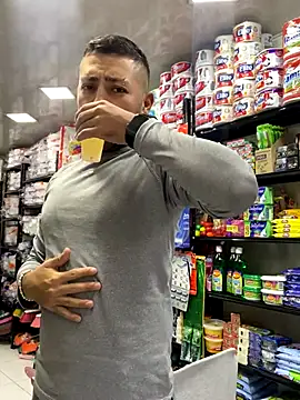 Snapshot of JuanZapata33 chatting on 10.03.25 JuanZapata33 online show from 10.03.25