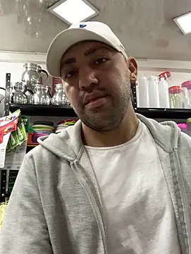 Snapshot of JuanZapata33 chatting on 10.07.25 JuanZapata33 online show from 10.07.25