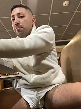 Snapshot of JuanZapata33 chatting on 11.13.25 JuanZapata33 online show from 11.13.25