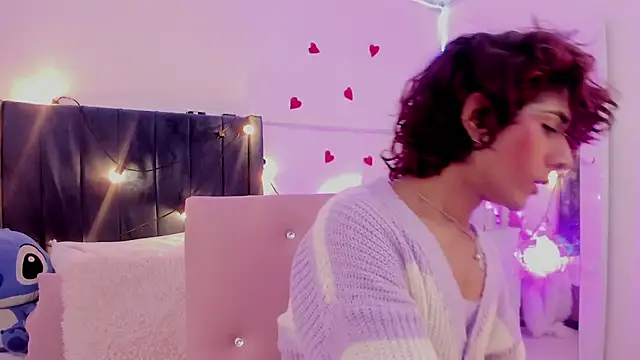 Snapshot of CamiloDoumit chatting on 02.23.25 CamiloDoumit online show from 02.23.25