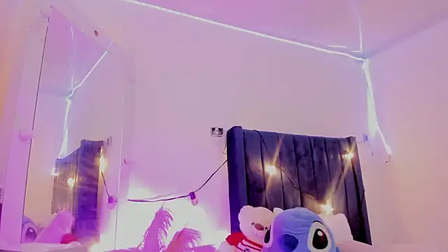 Snapshot of CamiloDoumit chatting on 03.16.25 CamiloDoumit online show from 03.16.25