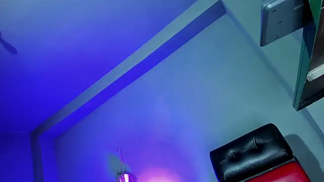 Snapshot of Travistanner_28 chatting on 09.21.25 Travistanner 28 online show from 09.21.25