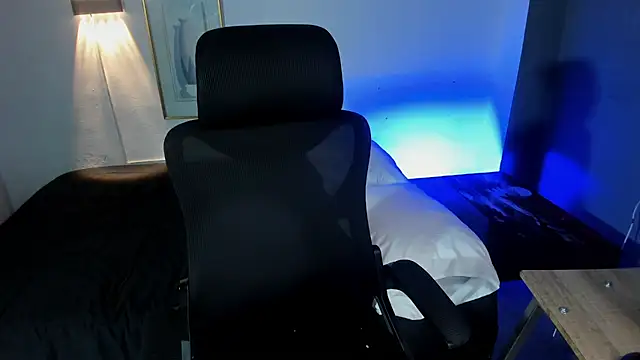 Snapshot of Travistanner_28 chatting on 11.29.25 Travistanner 28 online show from 11.29.25