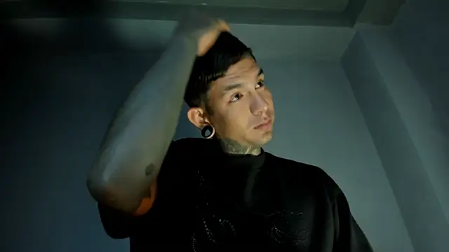 Travistanner 28 online show from 04.22.26