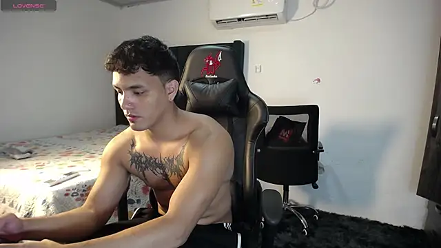 Snapshot of man_dur07 chatting on 01.07.25 man dur07 online show from 01.07.25