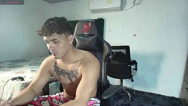 Snapshot of man_dur07 chatting on 01.08.25 man dur07 online show from 01.08.25