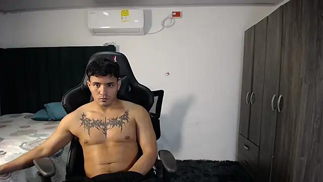 Snapshot of man_dur07 chatting on 01.16.25 man dur07 online show from 01.16.25