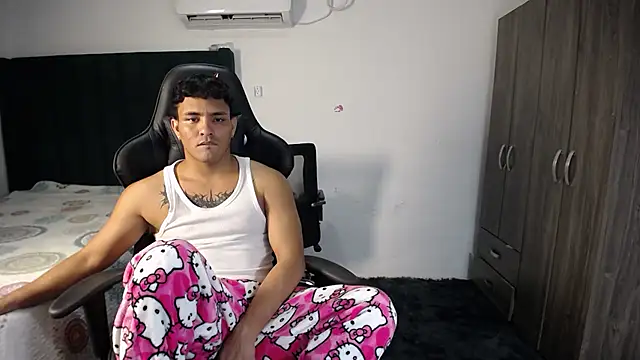 Snapshot of man_dur07 chatting on 01.21.25 man dur07 online show from 01.21.25