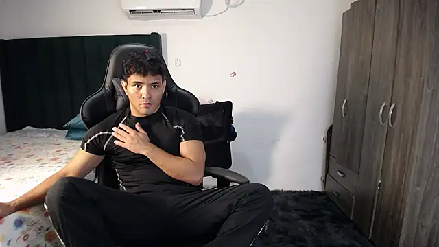 Snapshot of man_dur07 chatting on 01.29.25 man dur07 online show from 01.29.25