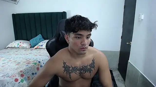 Snapshot of man_dur07 chatting on 10.06.25 man dur07 online show from 10.06.25