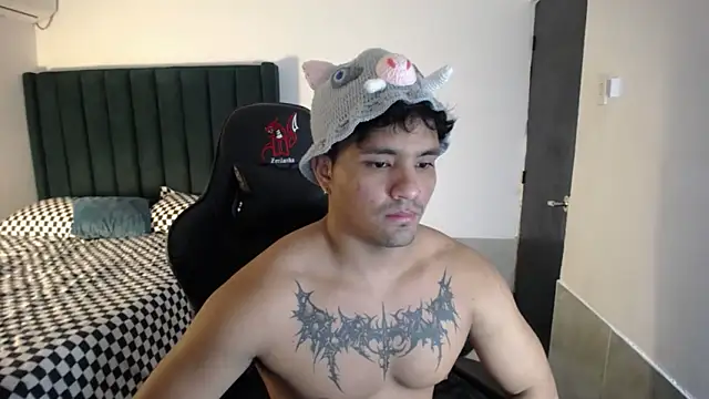 Snapshot of man_dur07 chatting on 10.31.25 man dur07 online show from 10.31.25