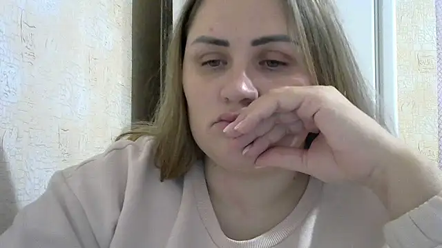 Snapshot of Honeydew-Waves chatting on 12.10.24 Honeydew-Waves online show from 12.10.24