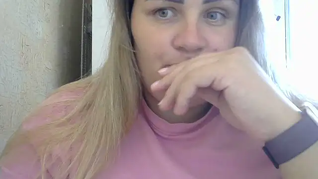 Snapshot of Honeydew-Waves chatting on 09.16.25 Honeydew-Waves online show from 09.16.25