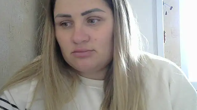 Snapshot of Honeydew-Waves chatting on 10.17.25 Honeydew-Waves online show from 10.17.25