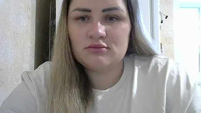 Snapshot of Honeydew-Waves chatting on 11.12.25 Honeydew-Waves online show from 11.12.25