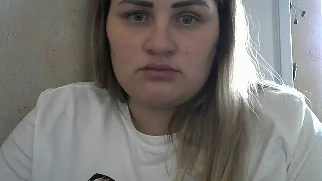 Snapshot of Honeydew-Waves chatting on 11.18.25 Honeydew-Waves online show from 11.18.25