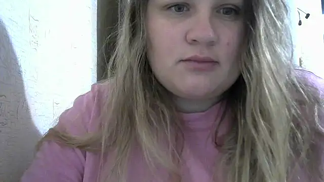 Snapshot of Honeydew-Waves chatting on 12.14.25 Honeydew-Waves online show from 12.14.25