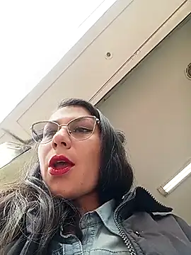 Snapshot of VALERY-03_ chatting on 04.17.26 VALERY-03 online show from 04.17.26